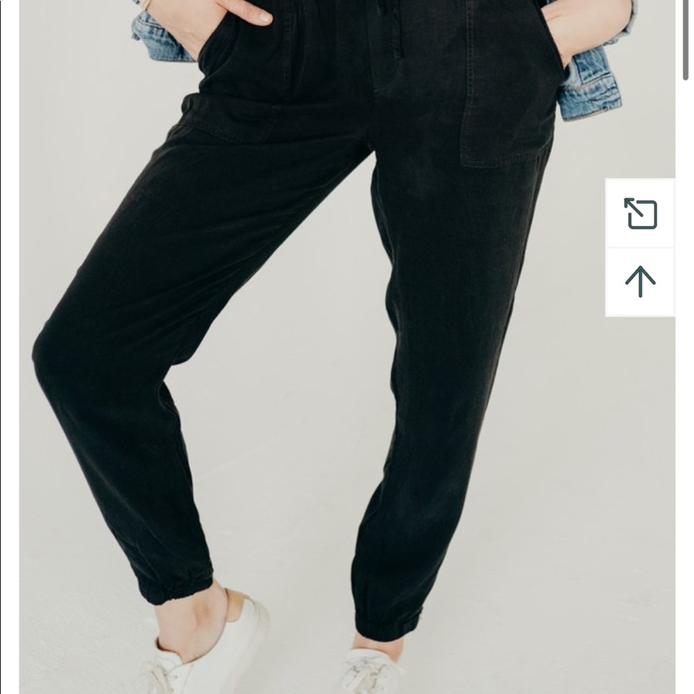 CJLA Serena Joggers! Large, black
